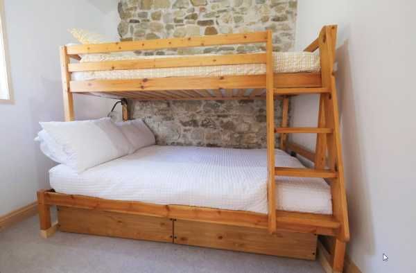 Family-friendly bunk bedroom